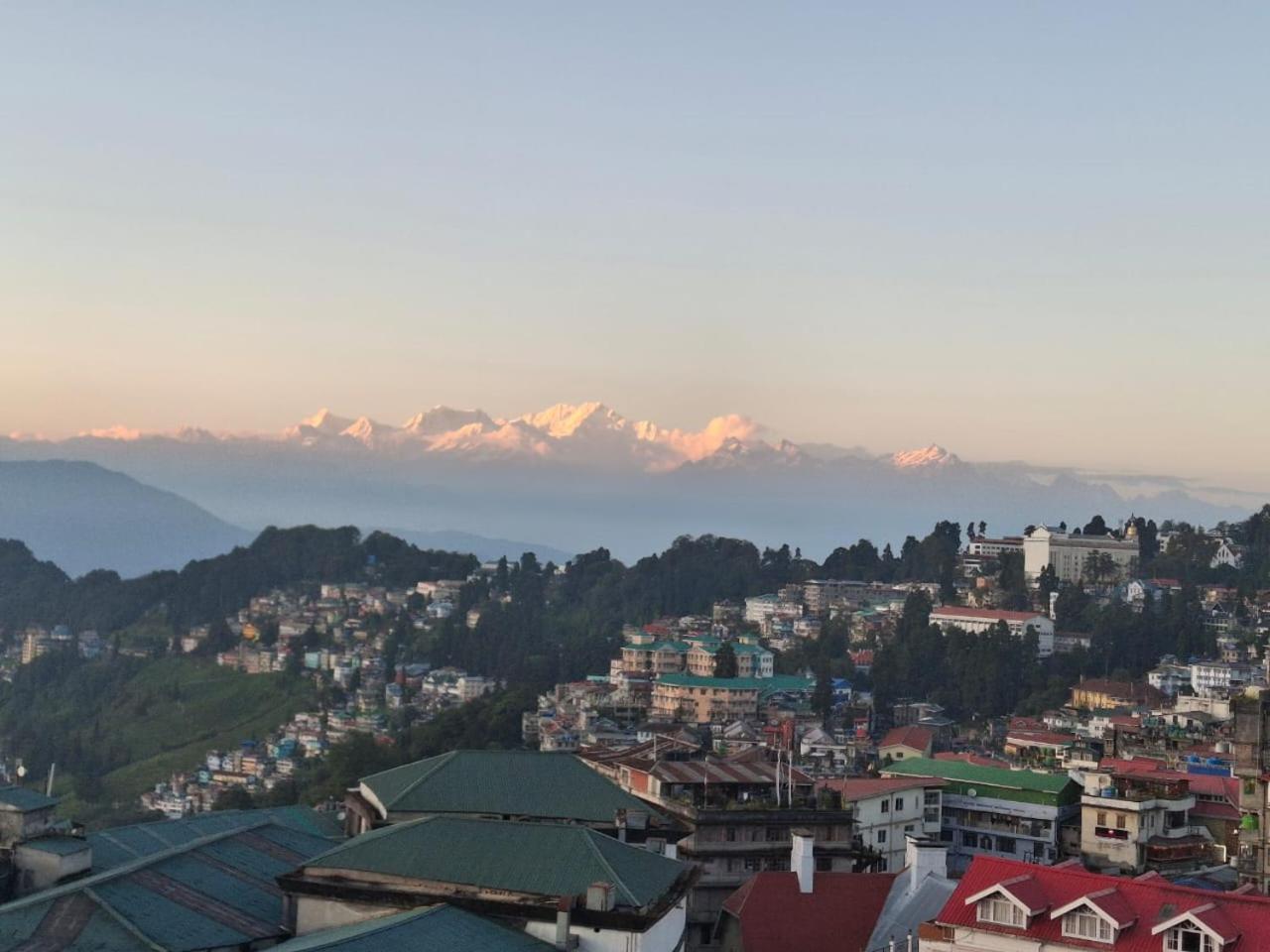 Monratino Himadrie -2 Mins Walk From Mall Road - All Rooms Have Kanchenjunga Mountain View Darjeeling  Eksteriør bilde
